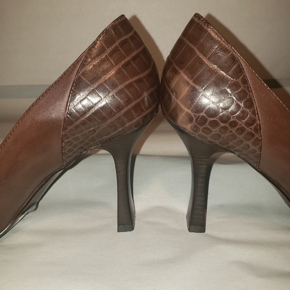 Aldo Pointy Toe 4 inch Heels Brown size 6 - Picture 4 of 10